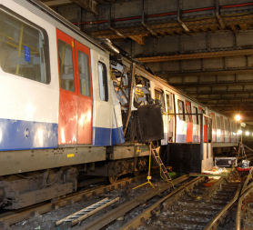 The 7/7 inquest has heard injured passengers waited an hour for an ambulance to arrive at Aldgate station.
