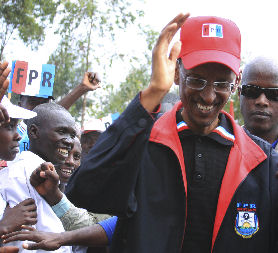 Paul Kagame campaigns in the Rwandan elections (Credit: Reuters)