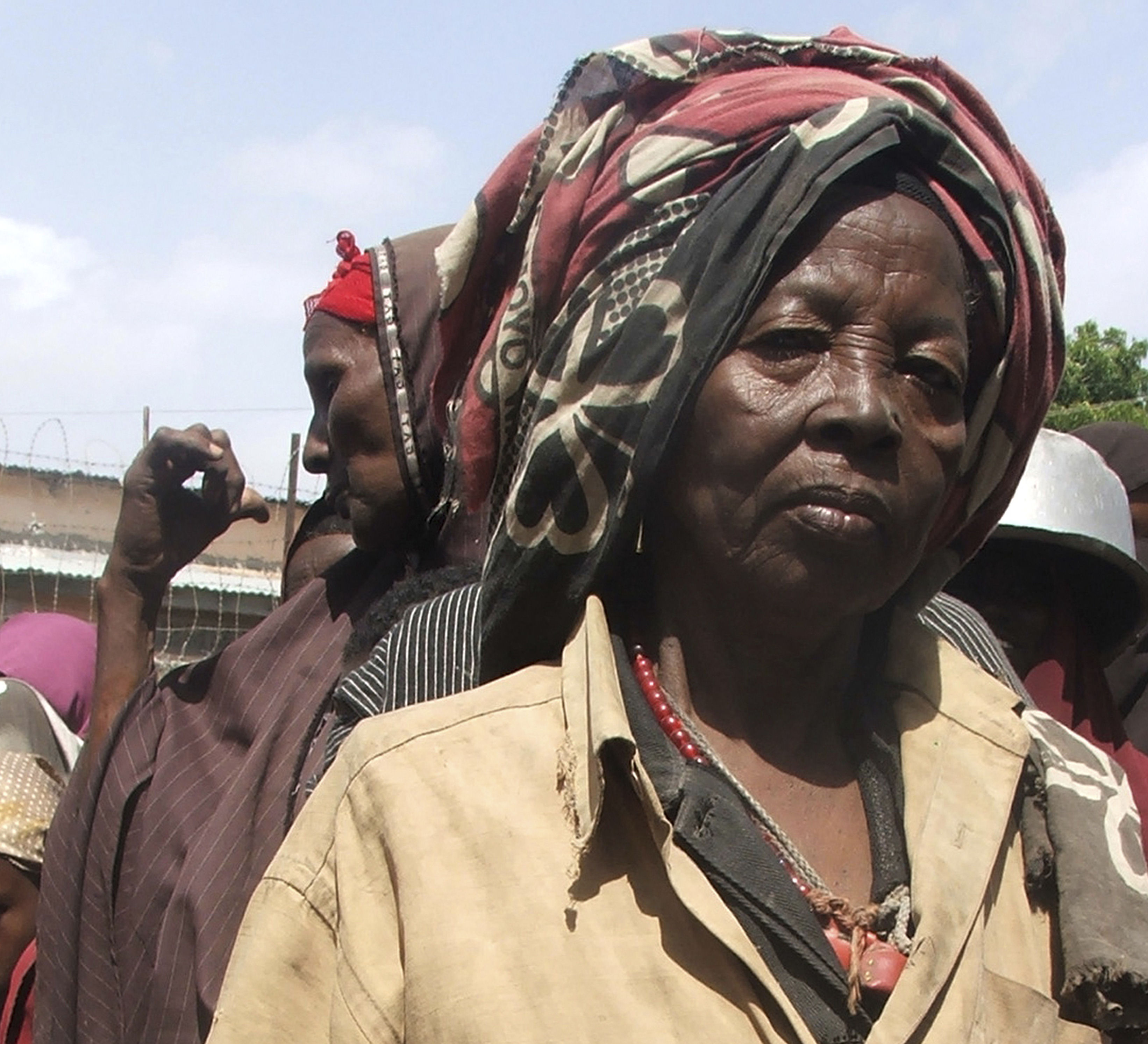 A Somali woman waits for aid