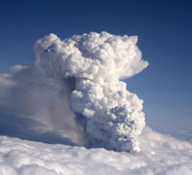 Eyjafjallajokull volcano erupts (Reuters)