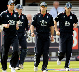 The England players take the field for today&apos;s one-day game with Pakistan (Reuters)