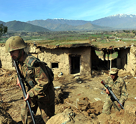 Pakistani soldiers: Taliban talks must focus on Pakistan diplomacy (Image: Getty)