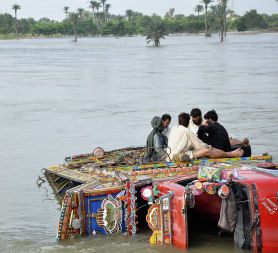 Pakistan floods continue as IMF meets government