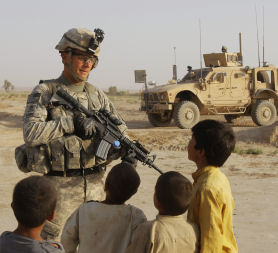 US soldier talking to Afghan children (credit:Reuters)