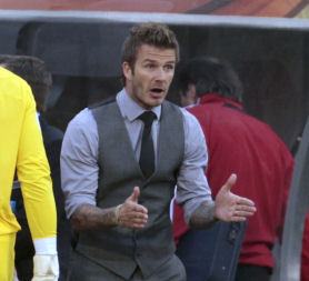 David Beckham shows with his hands the margin by which Lampard&apos;s disallowed goal crossed the line. (Credit: Reuters)
