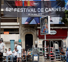 Photographers preparing their positions in Cannes (Reuters)