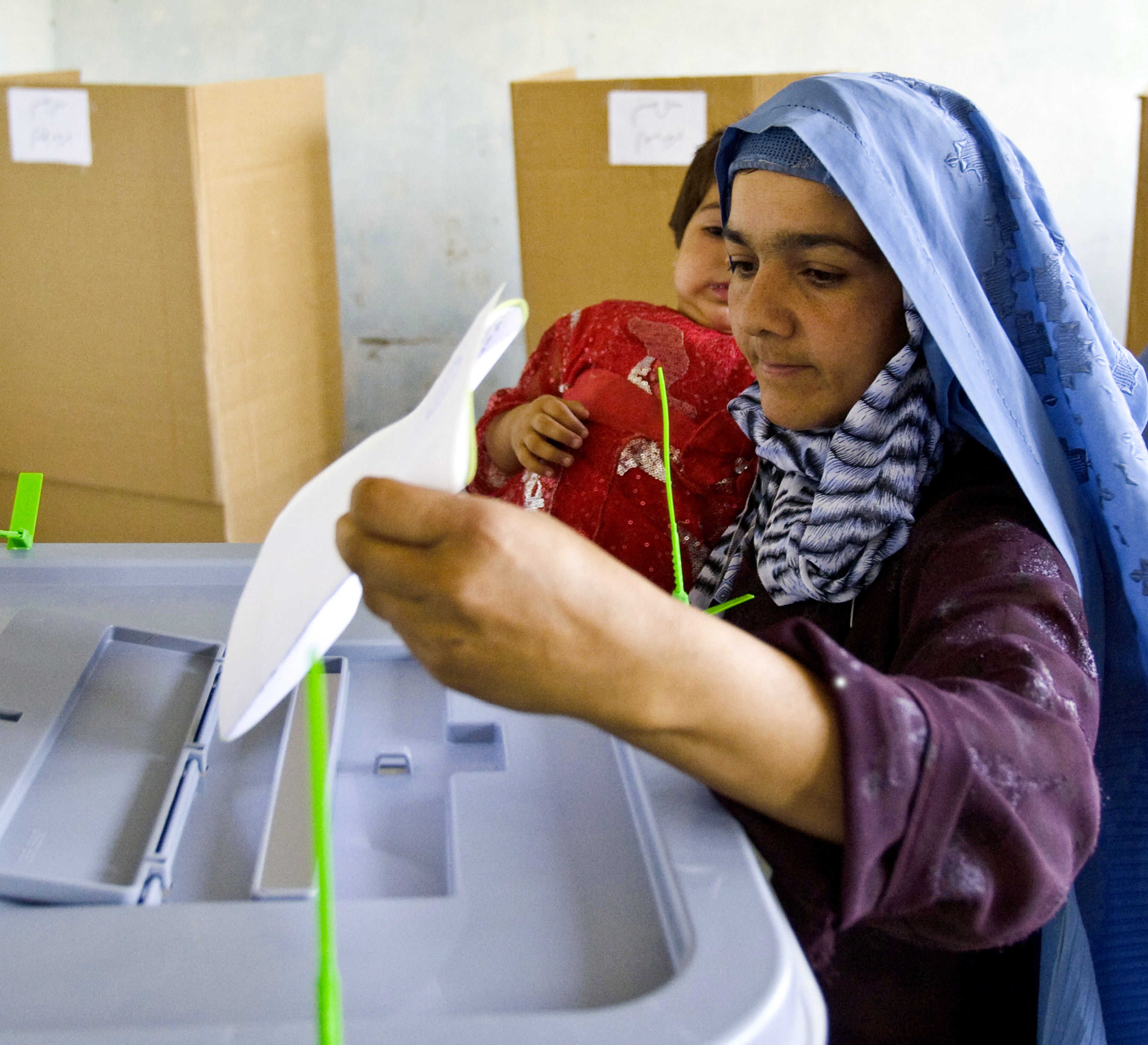 An Afghan votes (Credit: Reuters)